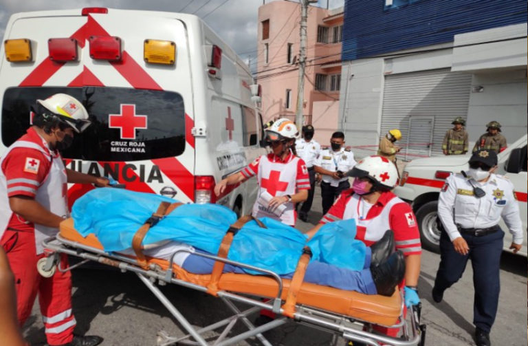 Accidente vehicular deja dos personas muertas, tras ser arrolladas por esperar el transporte colectivo