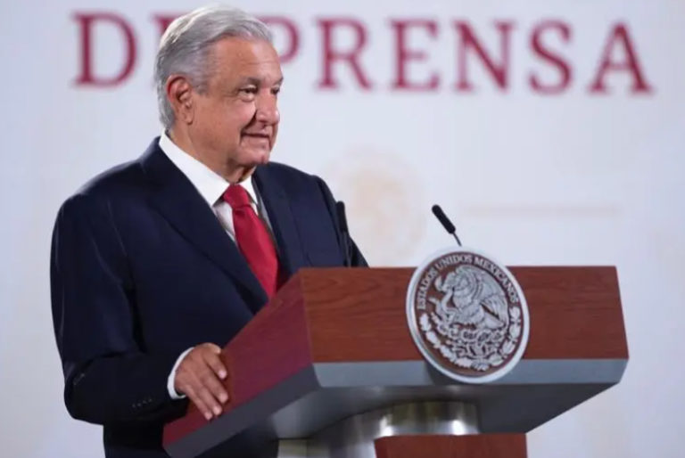 AMLO pide a refresqueras y cerveceras en NL parar producción por sequía