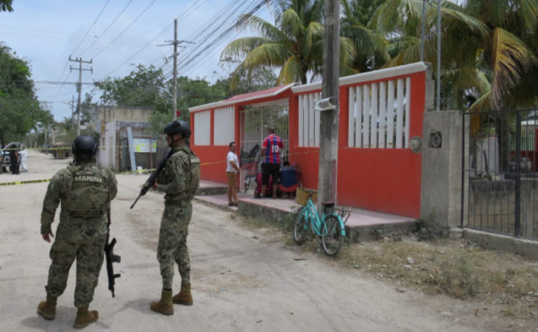 Matan a balazos a dos hombres en ataque a una chatarrera en la Región 245 de Cancún