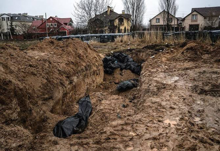 Hallan otra fosa común en Bucha con diez cuerpos calcinados, suman 67 cadáveres en las mismas condiciones