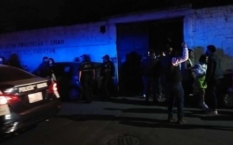 Policías suspenden fiesta clandestina con más de mil 100 jóvenes en Metepec