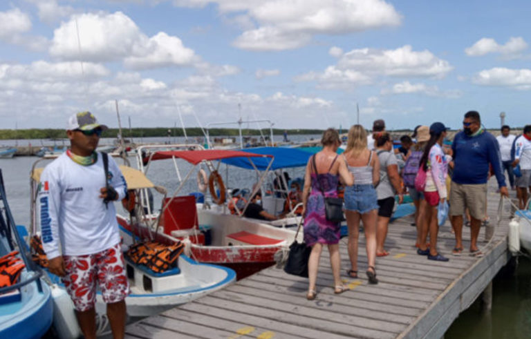 Turistas disfrutan última semana de vacaciones en Quintana Roo