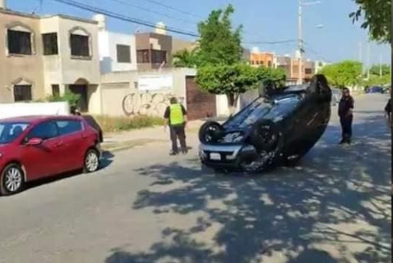 Enfermera chocha y vuelca en Ciudad Caucel