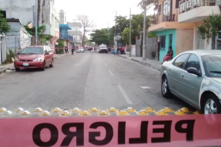 Muere mujer tras ser apuñalada en asalto de la colonia Colosio, en Playa del Carmen