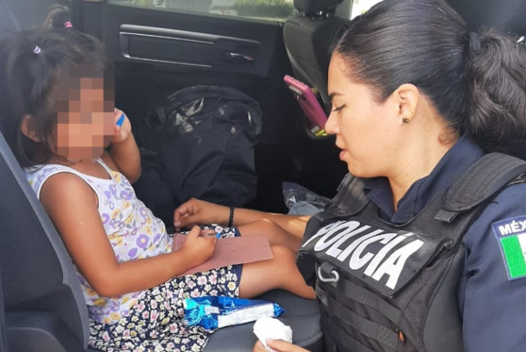 Resguardan a niña de cuatro años que caminaba sola en fraccionamiento de Playa del Carmen