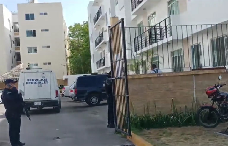 Hombre muere al caer del techo de condominio tras instalar una antena de Internet en Playa del Carmen