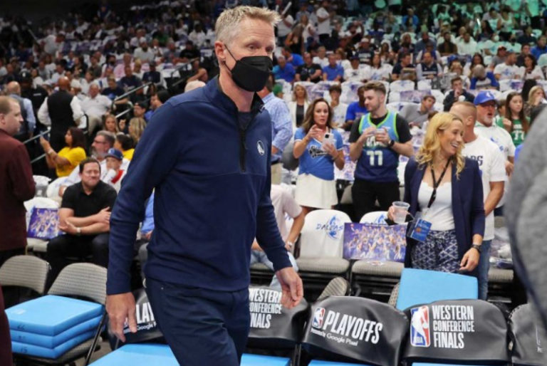 Estrella de la NBA Steve Kerr estalla por masacre en escuela de Texas: “¿Cuándo vamos a hacer algo?”