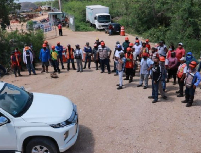 Trabajadores del tramo 3 del Tren Maya, de Calkiní a Izamal, exigen pagos