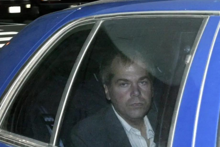 Liberan a John Hinckley, el hombre que disparó contra el expresidente de EU Ronald Reagan