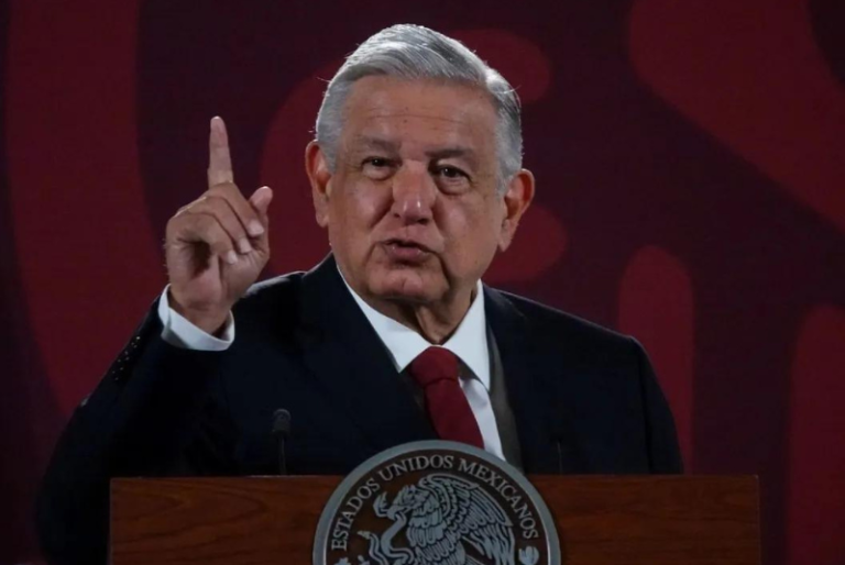 Precios de gasolinas y luz no aumentarán, pese a inflación: AMLO