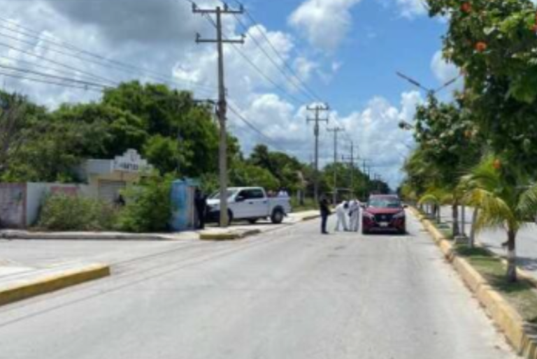 Zona Continental de Isla Mujeres el nuevo campo de batalla; balean a tres a bordo de una camioneta