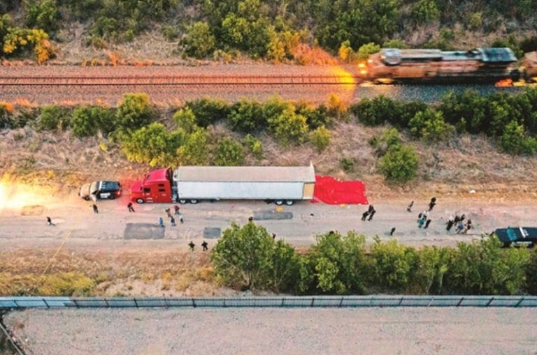 FGR investigará muerte de 22 migrantes mexicanos dentro de tráiler en Texas