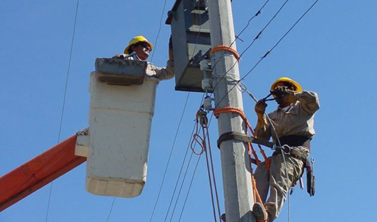 CFE restablece servicio en la Península de Yucatán, afectó a más de un millón de usuarios