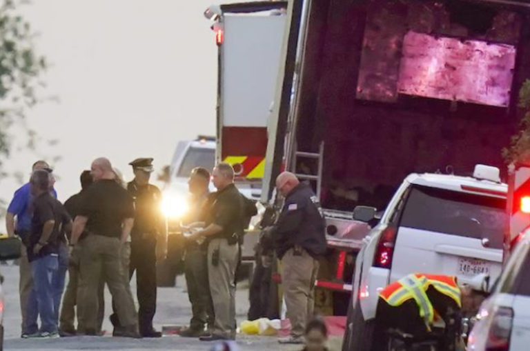 Mueren dos migrantes más por tragedia en Texas; aumenta a 53 decesos