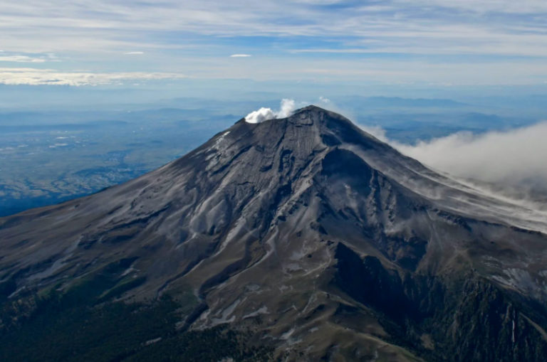 Muere alpinista tras caer a barranca del volcán Popocatépetl