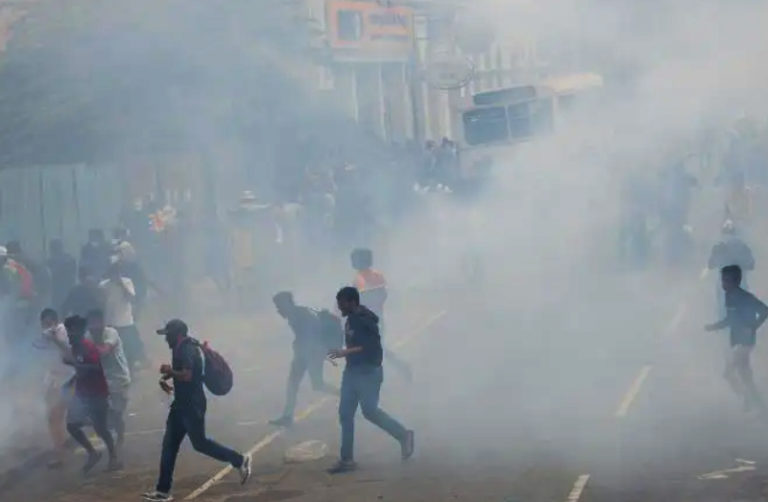 Reportan periodistas heridos tras cobertura de las protestas en Sri Lanka