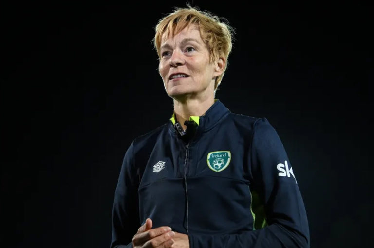 Entrenadora de la selección de Irlanda femenil revela que fue violada cuando era jugadora