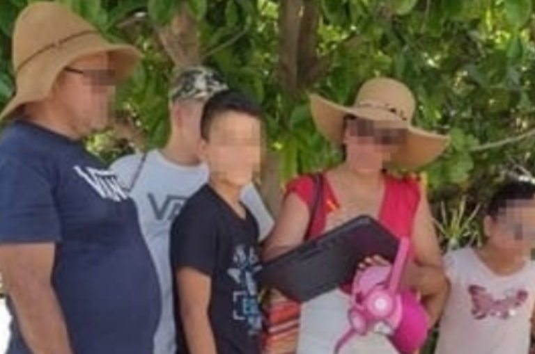 Turistas olvidan a su hijo en autobús de la zona hotelera de Cancún, lo encuentran en Playa Tortugas