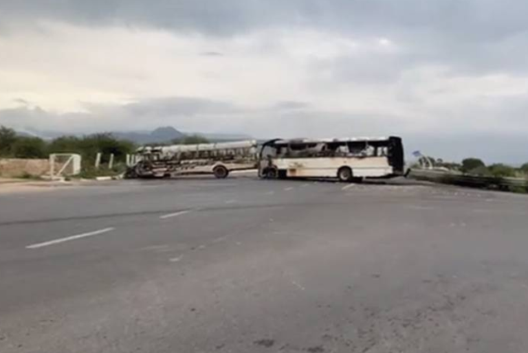 Grupo armado bloquea e incendian vehículos en carretera de Fresnillo, Zacatecas