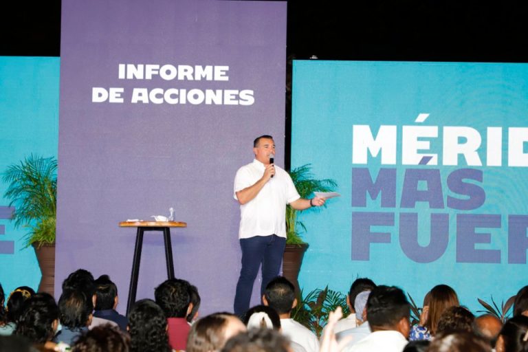 Renán Barrera, alcalde de Mérida, presenta informe de acciones municipales en el parque La Mejorada