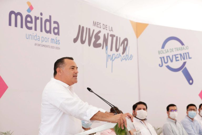 Alcalde de Mérida, Renán Barrera, presenta programa de becas y ofertas de empleo para jóvenes