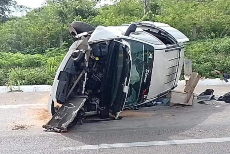 Seis obreros sufren graves lesiones tras volcadura en en la Mérida-Acanceh