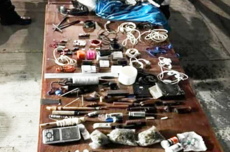 Operativo en Cereso de Playa del Carmen asegura droga y armas blancas