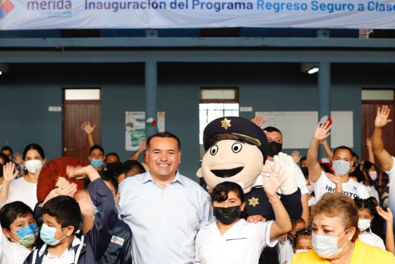 Renán Barrera, alcalde de Mérida, promueve la prevención de las adicciones en escuelas del Municipio