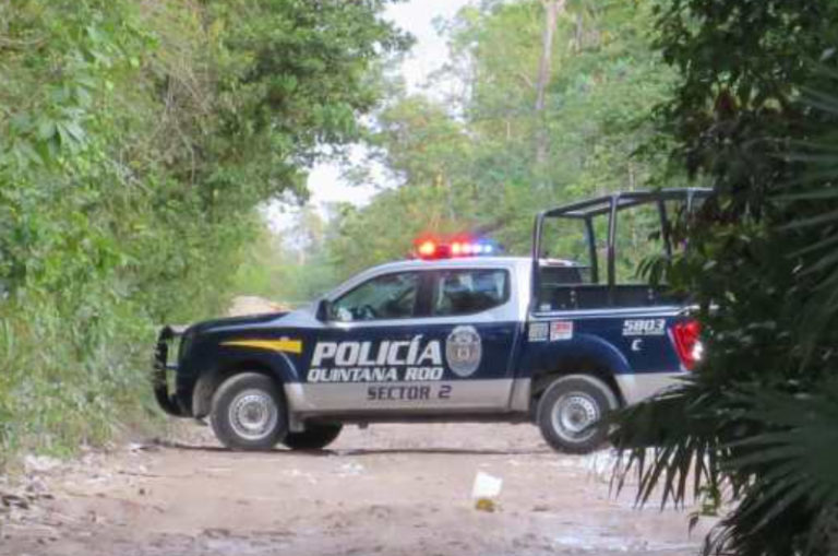 Hallan cuerpo embolsado en la cajuela de auto en tramo de la carretera vía corta a Mérida